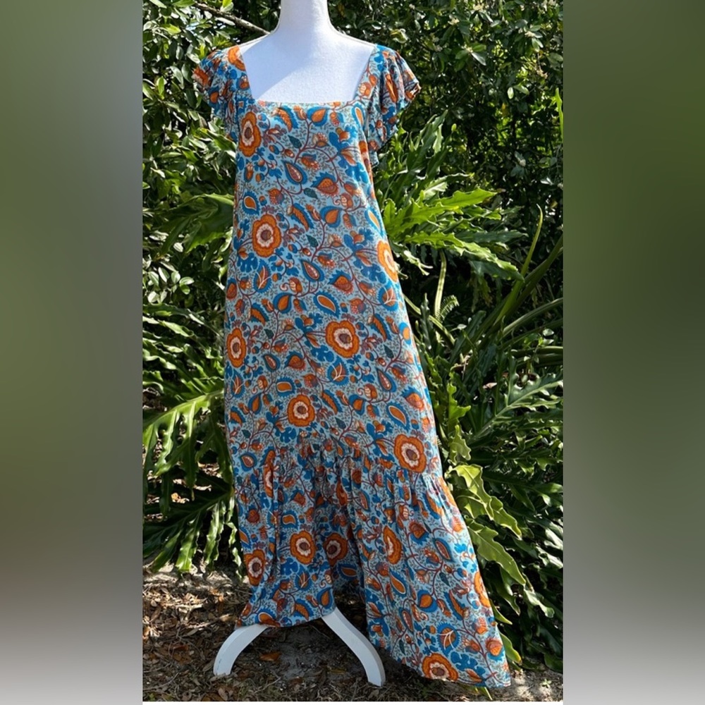 Flutter sleeve floral